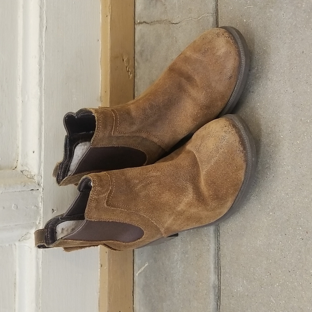 UGG Chelsea Ankle Boots